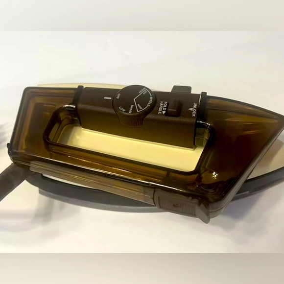 Black & Decker Stowaway Travel Iron Steam & Dry w/ Folding Handle 1988 Vintage - Picture 3 of 7